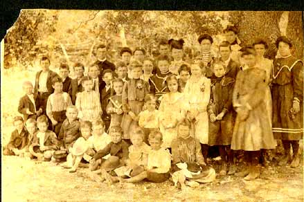Photo of 1904 class in Cedar Park Texas